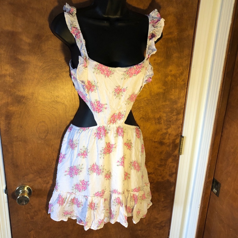 Promesa Floral Ruffle Dress in Pink and White. Women’s size Medium M.